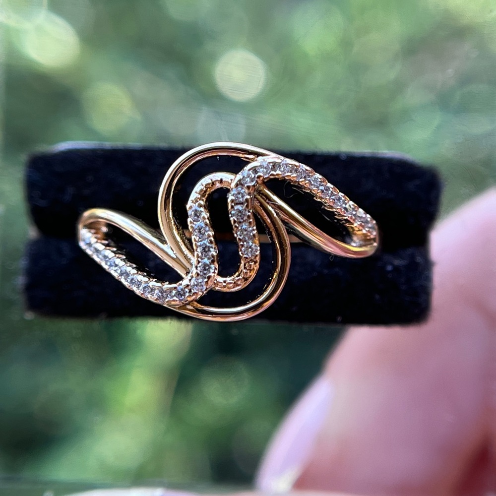 Lora Rhinestone 18k gold filled ring Size 8